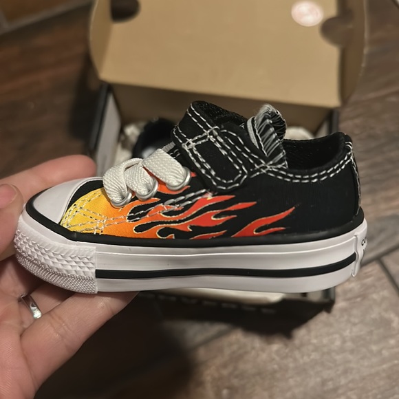 Converse - Picture 2 of 5